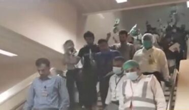 سعودی عرب کی جیلوں سے رہائی پانے والے 28 پاکستانی قیدی وطن پہنچ گئے