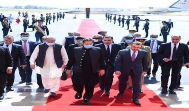 وزیرِ اعظم عمران خان دو روزہ دورے پر دوشنبے تاجکستان پہنچ گئے ہیں.