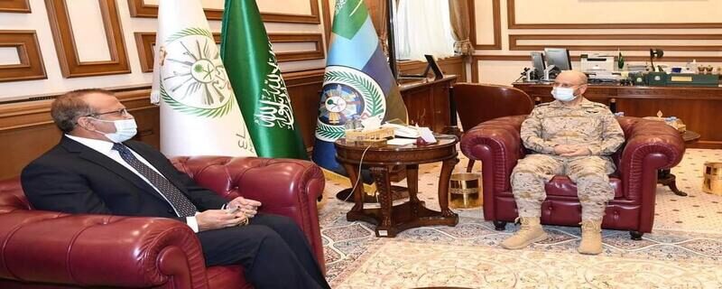 سعودی عرب میں پاکستانی سفیر بلال اکبر نے سعودی چیف آف سٹاف لیفٹیننٹ جنرل فیاض بن حامد الرویلی سے اہم ملاقات کی ہے جس میں دو طرفہ تعلقات کے حوالے سے گفتگو کی گئی