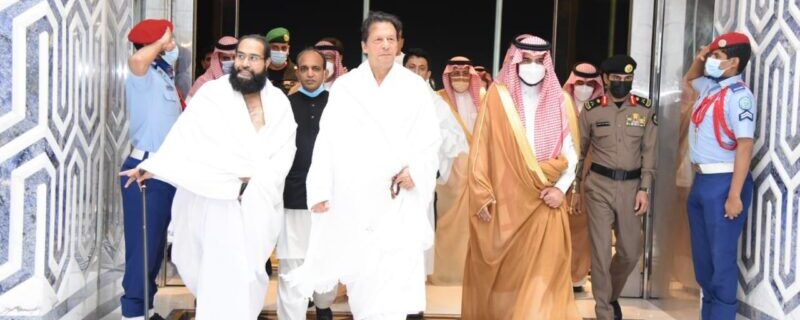 سعودی عرب کے تین روزہ دورے پر موجود وزیراعظم عمران خان نے اپنی اہلیہ اور وفد کے ہمراہ اعمرے کی سعادت حاصل کر لی