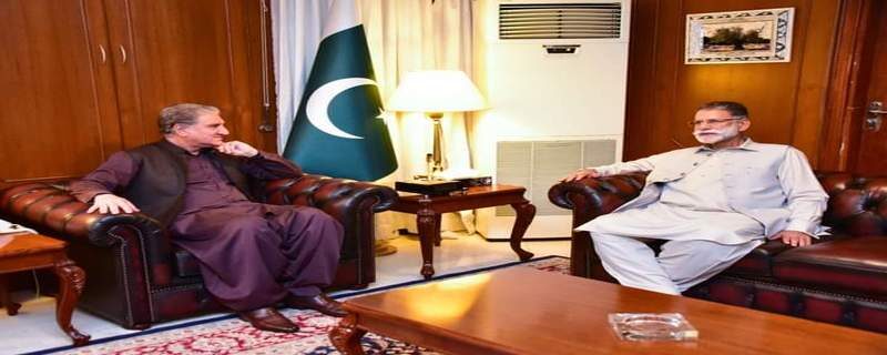 وزیرِ اعظم آزاد جموں کشمیر سردار عبدالقیوم نیازی کی وزارتِ خارجہ میں وزیر خارجہ مخدوم شاہ محمود قریشی سے ملاقات