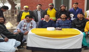 Christmas celebrations continue around the world Lahore Waste Management workers and the Muslim community in Iqbal Park area of ​​Lahore