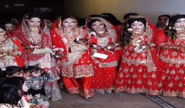 In Multan, 6 sisters got married to 6 brothers together. This unique marriage was solemnized by the parents at the insistence of their children.