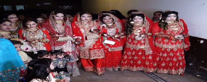 In Multan, 6 sisters got married to 6 brothers together. This unique marriage was solemnized by the parents at the insistence of their children.