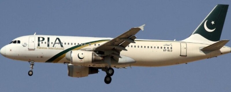 The side windscreen of the flight from Islamabad to Riyadh suddenly flashed in the air