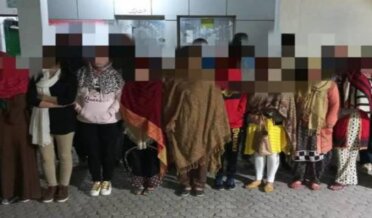 غالب مارکیٹ پولیس نے گیسٹ ہاؤس پر چھاپہ مار کر حرام کاری میں مصروف 19 مردو زن گرفتار کرلیے
