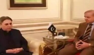 پاکستان مسلم لیگ (ن) کے صدر اور قائد حزب اختلاف شہباز شریف سے ملاقات کے لئے متحدہ قومی موومنٹ (ایم کیو ایم) کے وفد کی ماڈل ٹاؤن آمد