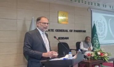 Federal Minister for Planning Ahsan Iqbal meets and addresses journalists and Pakistani community at Jeddah Consulate