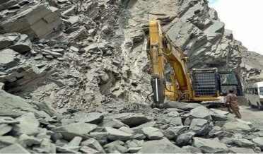 Landslide closes Skardu-Jaglot highway at Rondo