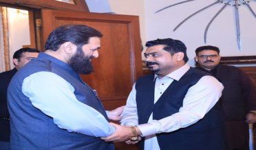 Well-known political figure Senior Vice President Labor Wing Muslim League-N City Sialkot Shahzad Kuwaiti met Governor Punjab Balikhur Rahman