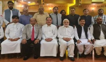 PMLN a dinner was organized by the central office-bearer in which a large number of party office-bearers and workers participated