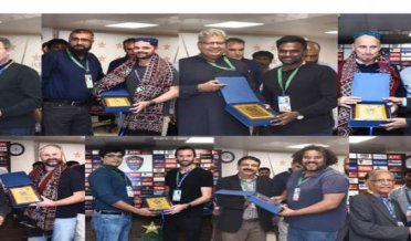 the event was organized in honor of the English journalists who covered the historic series between England and Pakistan.