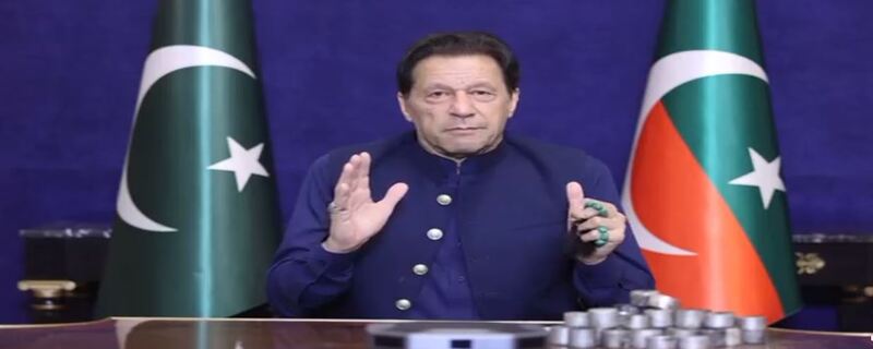 پوری قوم آئین، جمہوریت اور قانون کی حکمرانی کے دفاع کیلئے سڑکوں پر نکلنے کیلئے تیار رہے۔سابق وزیر اعظم عمران خان