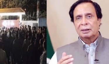 An armored police vehicle broke the door of Parvez Elahi's residence