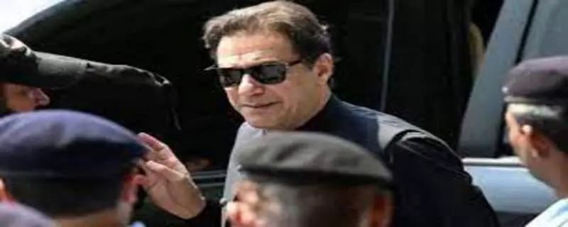 بی سی سی آئی نے درخواست کی ہے کہ وہ 1992ء ٹیم کے کپتان عمران خان کا خصوصی تحفہ (بلیزر) لیں.عمران خان جیل میں قید ہونے کی وجہ سے شرکت نہیں کرسکے گے۔