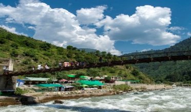 پاکستان کے صوبہ خیبرپختونخوا کے بالائی علاقے اپنے قدرتی حسن کی وجہ سے دنیا بھر میں مشہور ہیں اور ہر سال سیاحوں کی ایک بڑی تعداد ان علاقوں کا رخ کرتی ہے