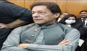 سابق وزیراعظم پاکستان عمران خان کی ممکنہ حراست فوجی عدالتوں کو دینے کیخلاف لاہور ہائیکورٹ میں درخواست دائر